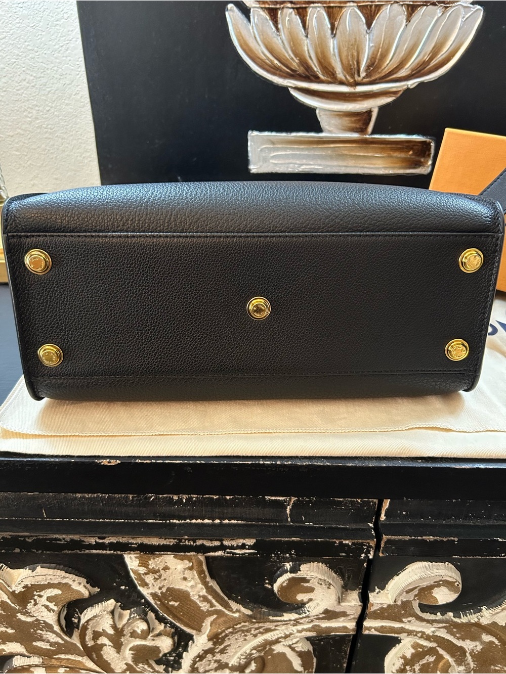 Authentic Louis Vuitton On My Side MM - Picture 7 of 15